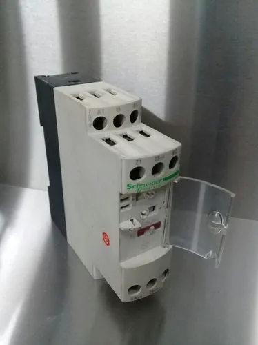 Commak Máquinas - Máquinas Operatrizes - Schneider Re7tp13bu